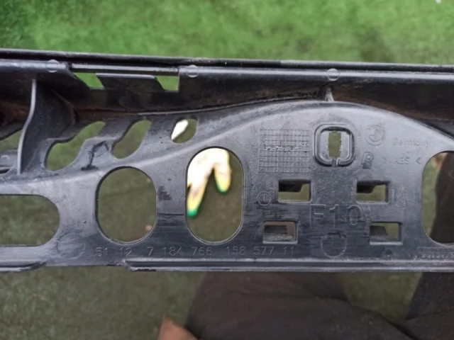 Кронштейн заднего бампера левый для BMW 5er Ф10 2010-2013 на фотографиях