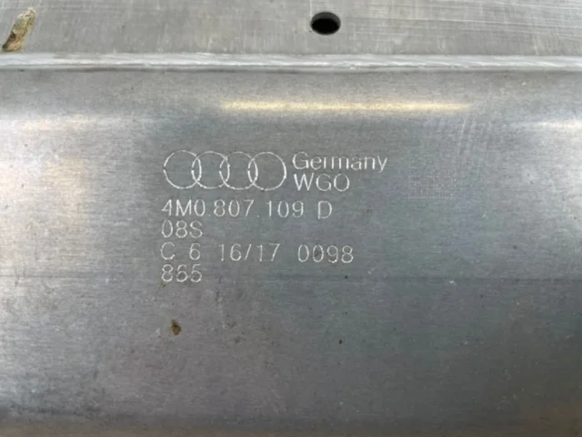 Усилитель бампера передний верхний для Audi Q7 4M 2015+ на фотографиях