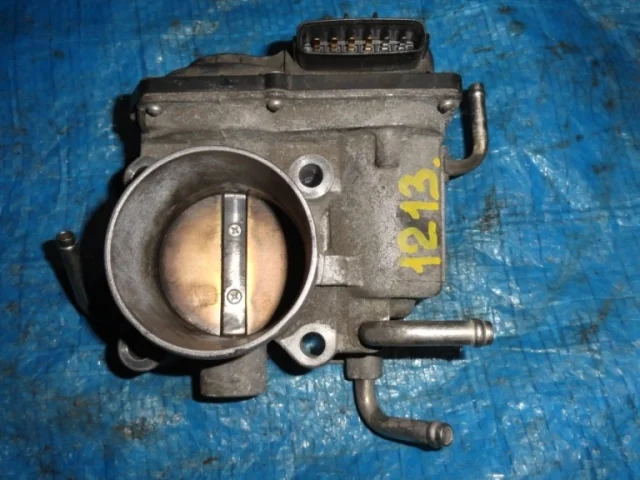 Дроссельная заслонка для Toyota RAV4 XA30 2005-2012 на фотографиях