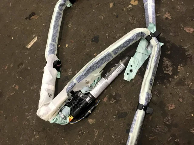 Шторка безопасности левая для Audi Q7 4L 2005-2015 на фотографиях