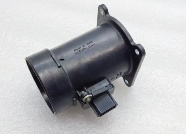 Датчик массового расхода воздуха для Nissan X-Trail T30 RU 2001-2007 на фотографиях