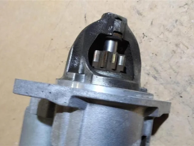 Стартер для Subaru Legacy Универсал BR/B14 2009-2015 на фотографиях