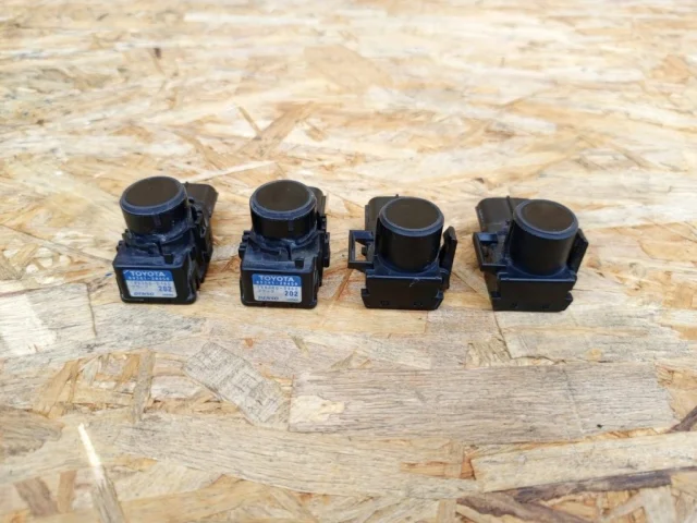 Датчик парктроника задний для Toyota Land Cruiser 200 2007-2015 на фотографиях