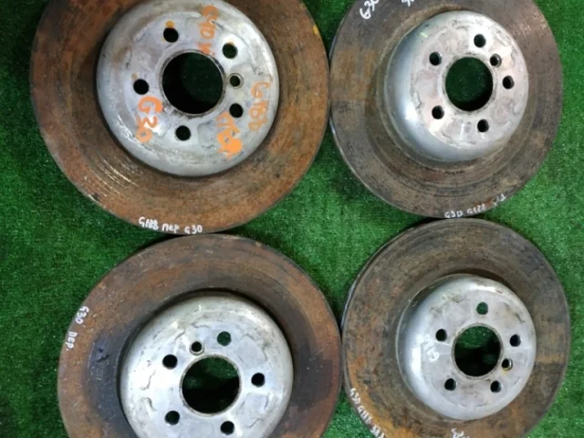 Диски тормозные передние (комплект) для BMW 5er G30 2016-2023 на фотографиях