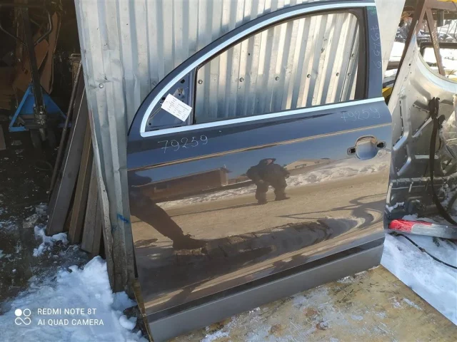 Уплотнитель передней правой двери для Audi Q7 4L 2005-2015 на фотографиях
