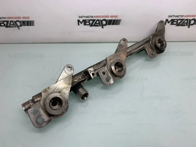 Топливная рампа для Mercedes-Benz GL class X166 2012-2016 на фотографиях