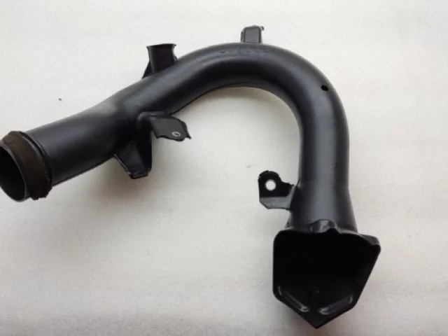 Впускной патрубок воздушного фильтра для Toyota RAV4 XA40 rest 2015-2019 на фотографиях
