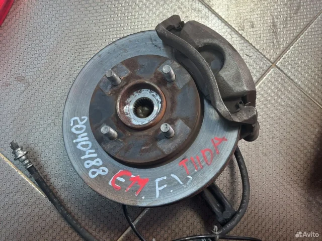 Кулак поворотный левый для Nissan Tiida SC11 Седан 2007-2014 на фотографиях