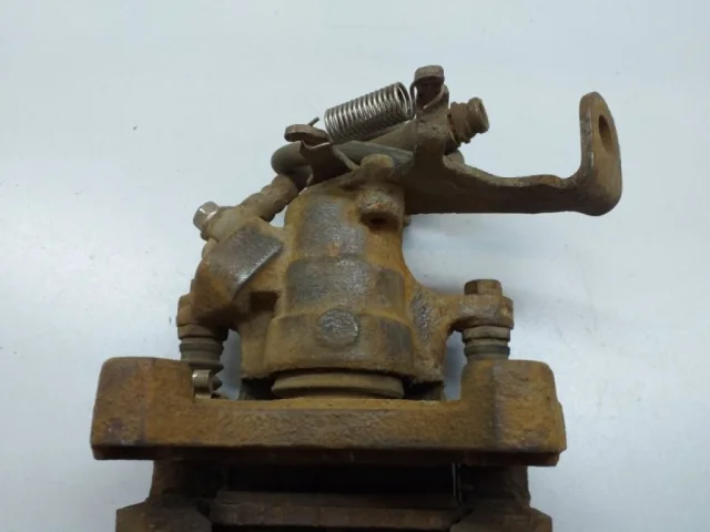 Суппорт задний левый для Mazda CX 5 KF 2017 на фотографиях