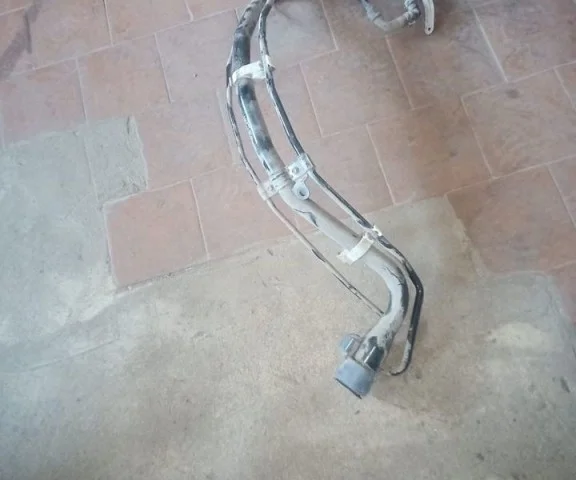 Горловина топливного бака для Toyota RAV4 XA40 rest 2015-2019 на фотографиях