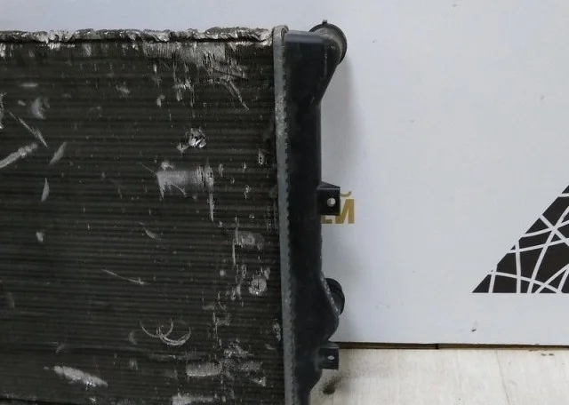 Радиатор охлаждения ДВС для Volkswagen Golf VI (5K) 2008-2012 на фотографиях