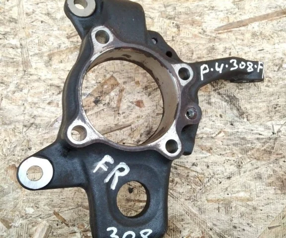 Кулак поворотный правый для Mitsubishi Pajero V90 5dr rest I 2011-2015 на фотографиях