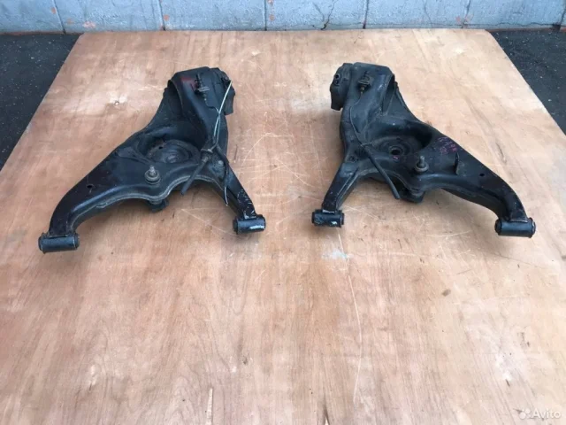 Рычаг задний левый нижний для Mitsubishi Grandis 2003-2011 на фотографиях