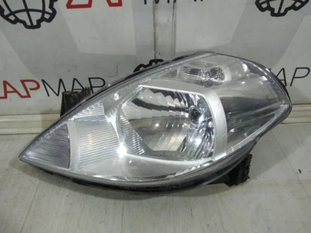 Фары для Nissan Tiida C11 Хэтчбек 2007-2014 на фотографиях