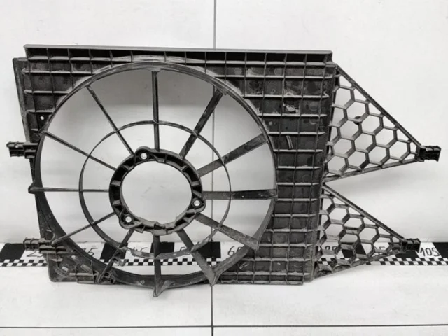 Вентилятор радиатора охлаждения ДВС для Skoda Rapid I rest NH3 2017-2020 на фотографиях