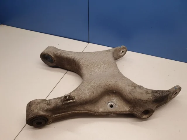 Качающийся рычаг левый для BMW X6 Е71 2007-2012 на фотографиях