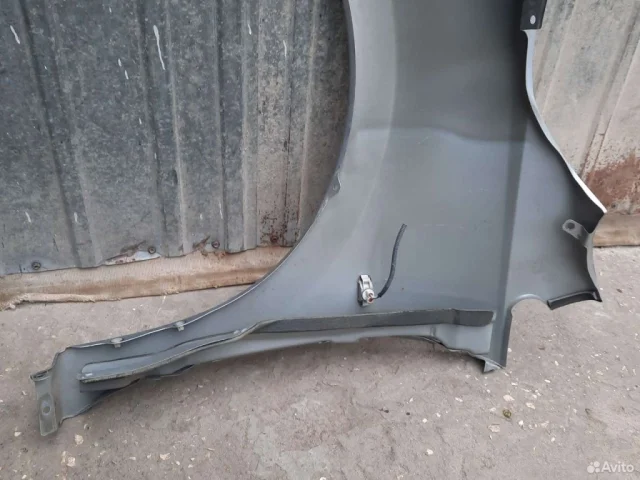 Крылья для Nissan Tiida SC11 Седан 2007-2014 на фотографиях