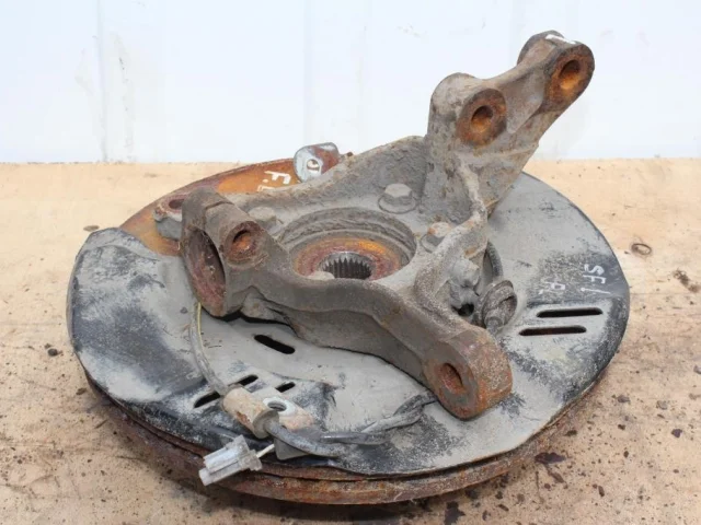 Кулак поворотный левый для Subaru Legacy Универсал BR/B14 2009-2015 на фотографиях