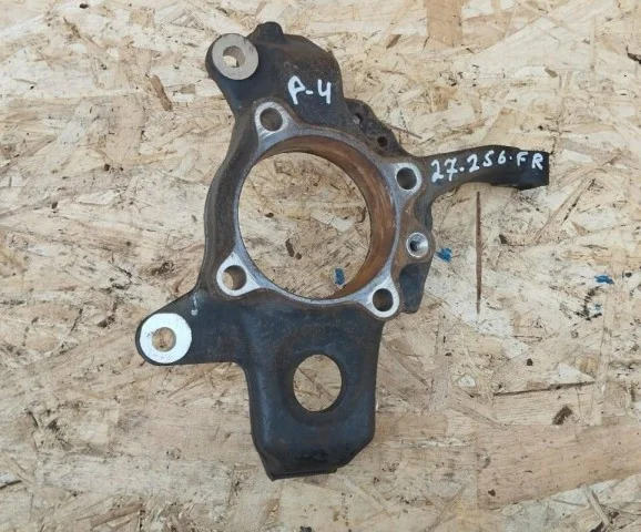 Кулак поворотный правый для Mitsubishi Pajero V90 5dr 2006-2011 на фотографиях