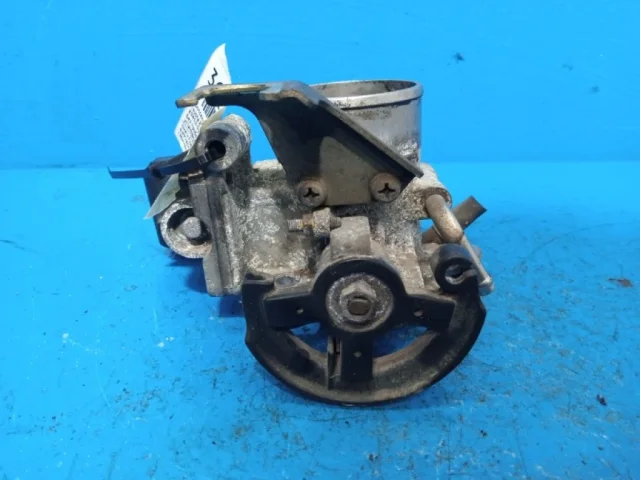 Дроссельная заслонка для Toyota RAV4 XA20 2000-2005 на фотографиях