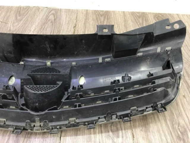 Решетка радиатора для Opel Zafira B 2005-2015 на фотографиях