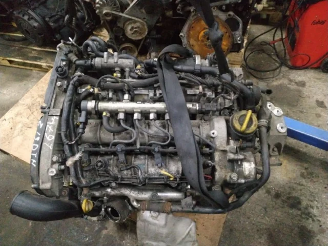 Двигатель для Opel Zafira B 2005-2015 на фотографиях