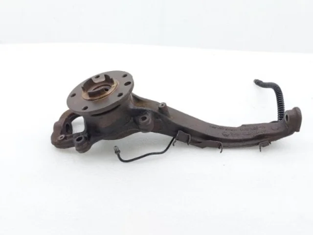 Кулак поворотный правый для Audi Q7 4L 2005-2015 на фотографиях