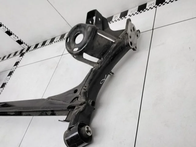 Подрамник двигателя для Skoda Rapid I rest NH3 2017-2020 на фотографиях