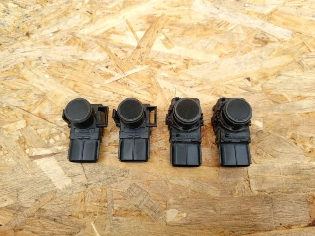 Датчик парктроника задний для Toyota Land Cruiser 200 2007-2015 на фотографиях