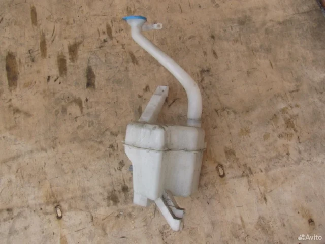 Бачок стеклоомывателя передний для Nissan Tiida C11 Хэтчбек 2007-2014 на фотографиях