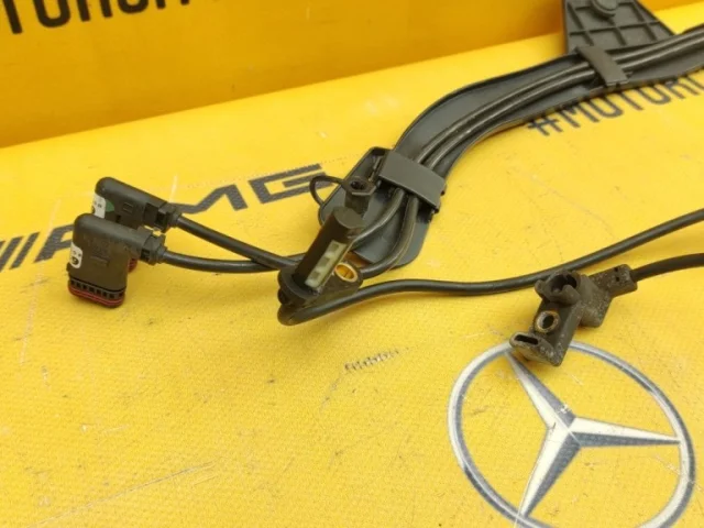 Датчик ABS передний правый для Mercedes-Benz E class W211 2002-2009 на фотографиях