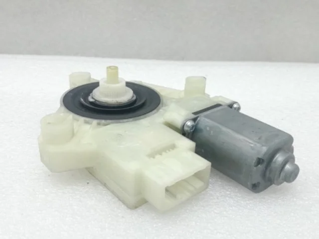 Мотор стеклоподъемника передний правый для Skoda Rapid I rest NH3 2017-2020 на фотографиях