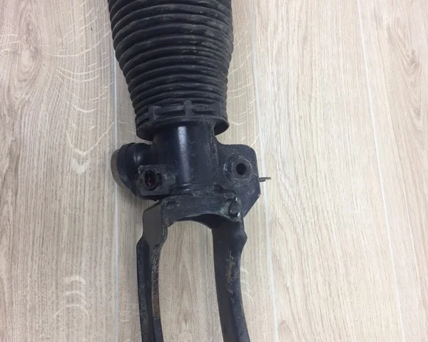 Пневмостойка передняя правая для Audi Q7 4L 2005-2015 на фотографиях