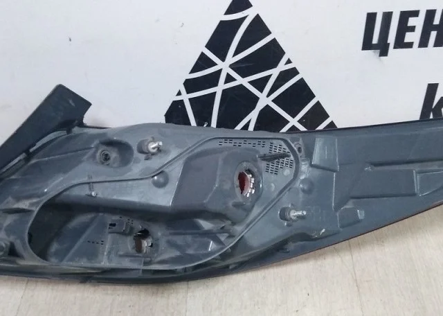 Фонарь левый для Hyundai Solaris 1 RB (2011-2013) на фотографиях