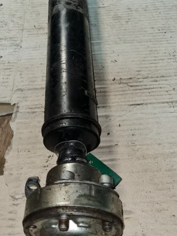 Карданный вал задний для Volkswagen Touareg I (7L) 2002-2010 на фотографиях