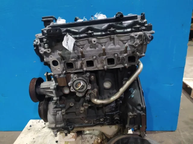 Двигатель для Nissan Navara D40 2004-2010 на фотографиях