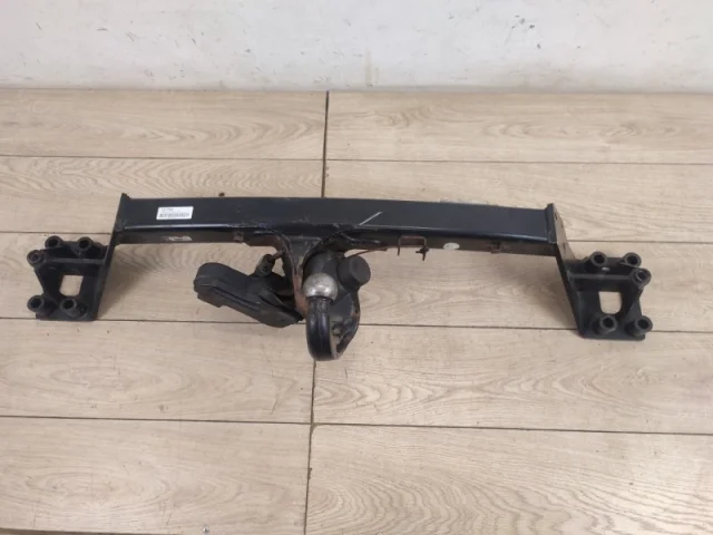 Фаркоп для Volkswagen Touareg II (7P5) 2010-2014 на фотографиях