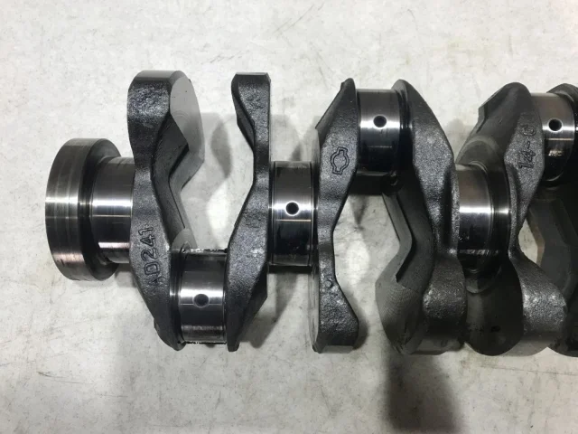 Коленвал для Nissan Pathfinder R51 2004-2014 на фотографиях