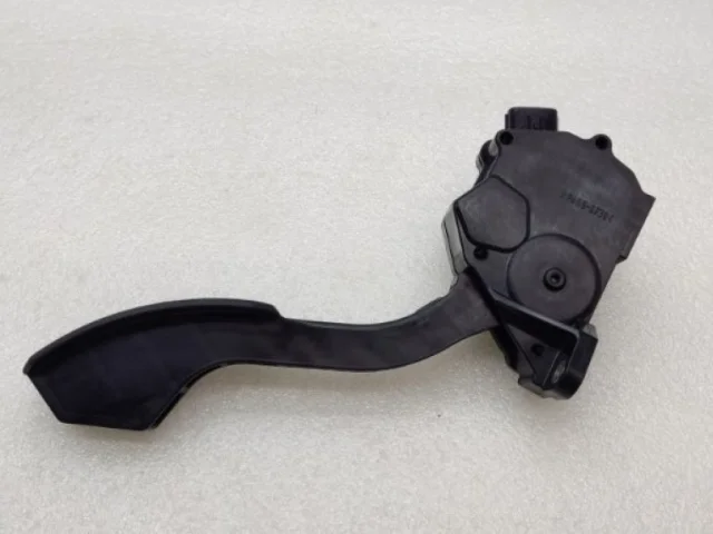 Электронная педаль газа для Toyota RAV4 XA30 2005-2012 на фотографиях