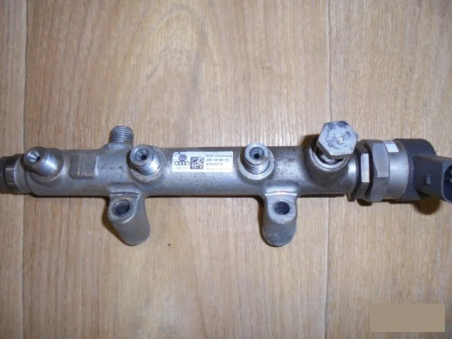 Датчик давления топлива для Audi Q7 4L 2005-2015 на фотографиях