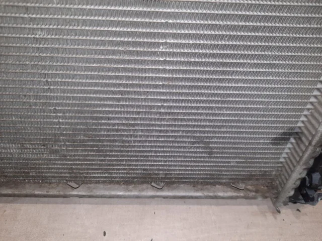 Радиатор охлаждения ДВС для Mercedes-Benz M class W164 2005-2011 на фотографиях