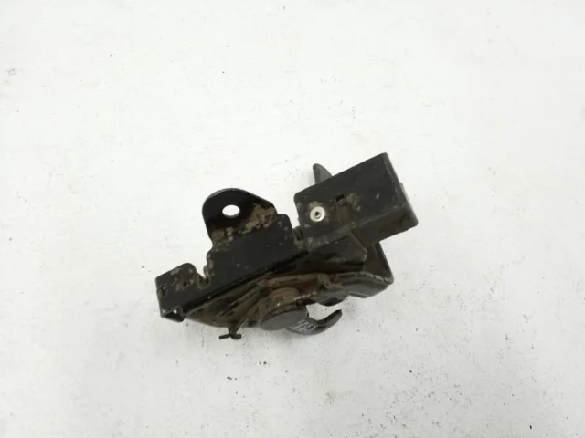 Замок капота для Hyundai Solaris 1 RB (2011-2013) на фотографиях