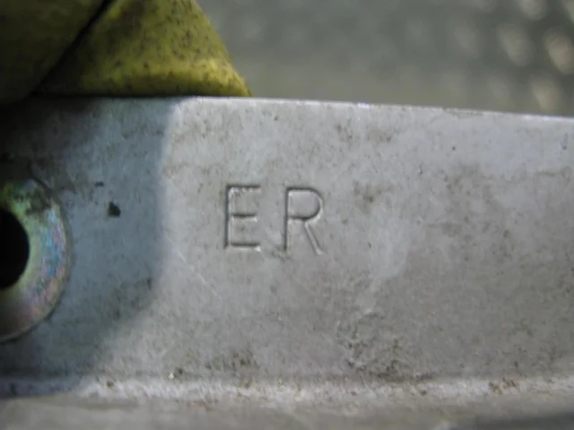 Петля капота правая для Nissan Note E11 2005-2012 на фотографиях