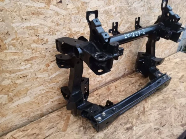 Подрамник двигателя для Mitsubishi Pajero V90 5dr 2006-2011 на фотографиях