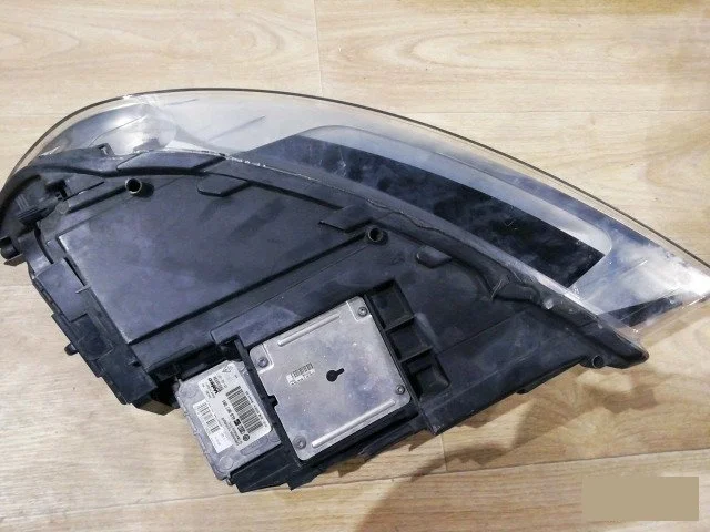 Фара правая для Audi Q7 4L 2005-2015 на фотографиях