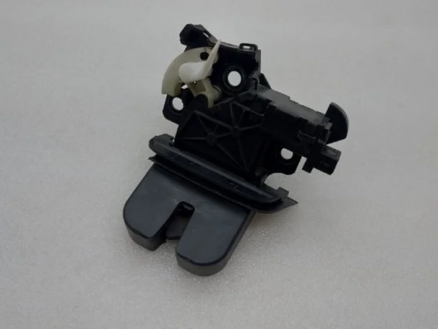 Замок багажника для Audi Q7 4L 2005-2015 на фотографиях