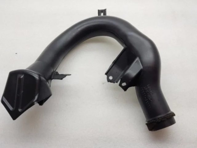 Впускной патрубок воздушного фильтра для Toyota RAV4 XA40 rest 2015-2019 на фотографиях