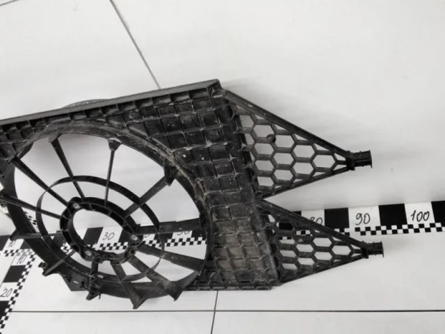 Вентилятор радиатора охлаждения ДВС для Skoda Rapid I rest NH3 2017-2020 на фотографиях