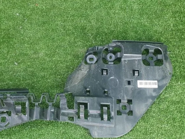 Кронштейн заднего бампера правый для BMW 5er G30 2016-2023 на фотографиях