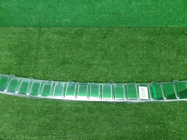 Накладка заднего бампера правая для Volkswagen Touareg I (7L) 2002-2010 на фотографиях